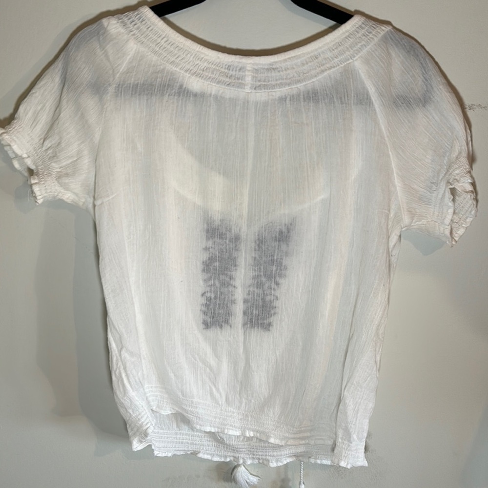 ⭐️White and Blue Puff Sleeve Blouse with Tie Front - Picture 2 of 7